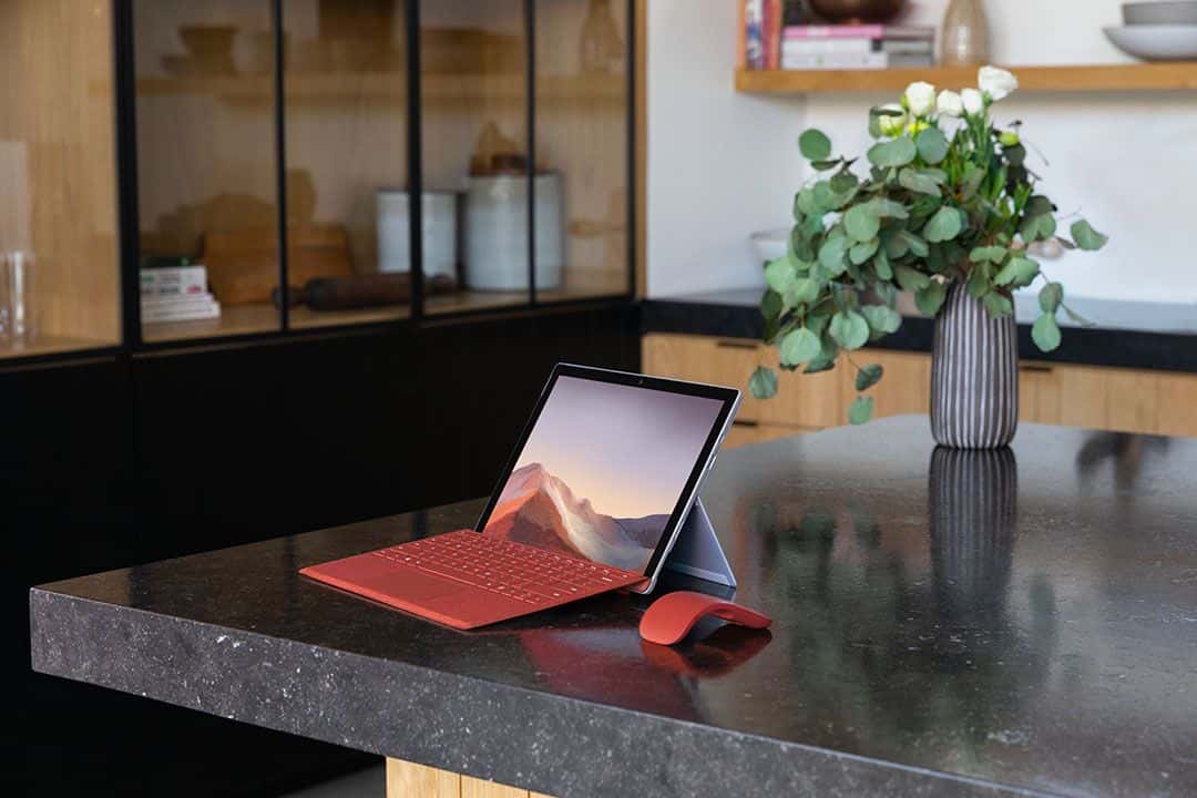Microsoft Surface w komplecie. Producent oprogramowania tworzy sprzęt