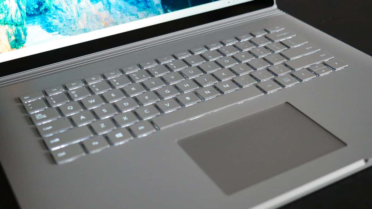 Microsoft Surface Book 3 czy Apple MacBook Pro?