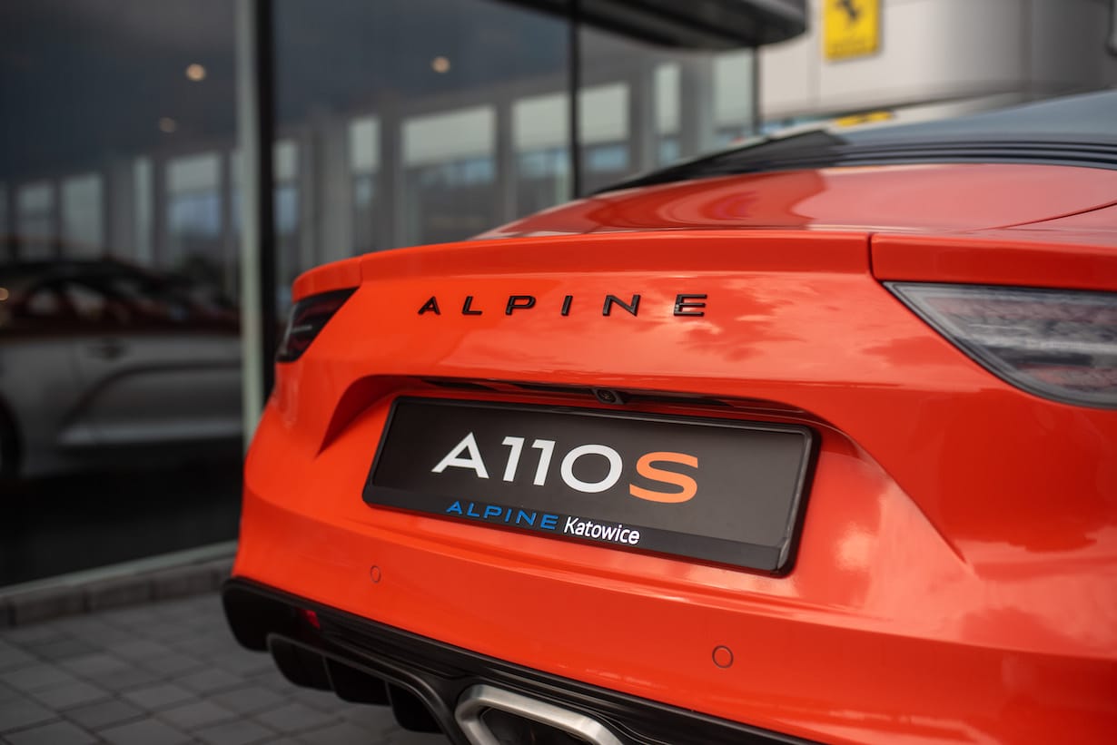 Alpine A110 w kolorze Orange Sanguine. Jeden ze 110 egzemplarzy