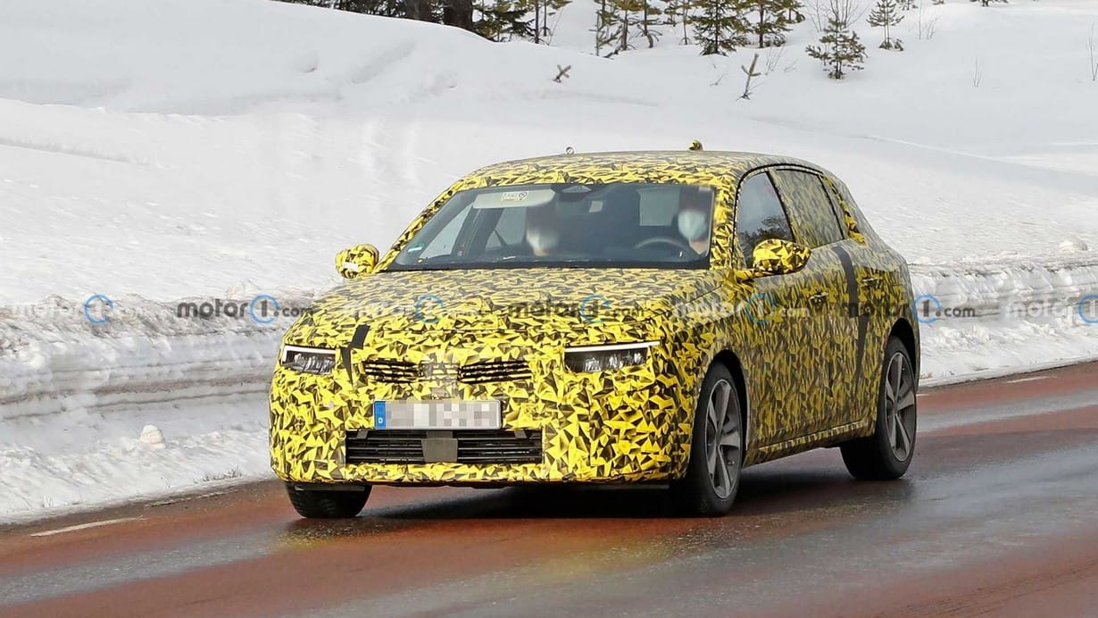Nowy Opel Astra przyłapany na zdjęciach szpiegowskich