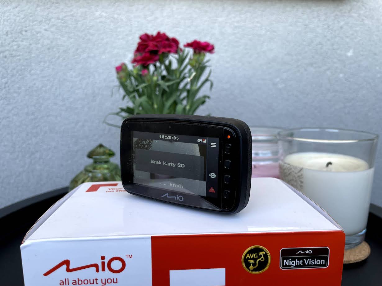 Test Mio Mivue 812 – wideorejestrator z funkcją ostrzeżenia o fotoradarach - kamera samochodowa