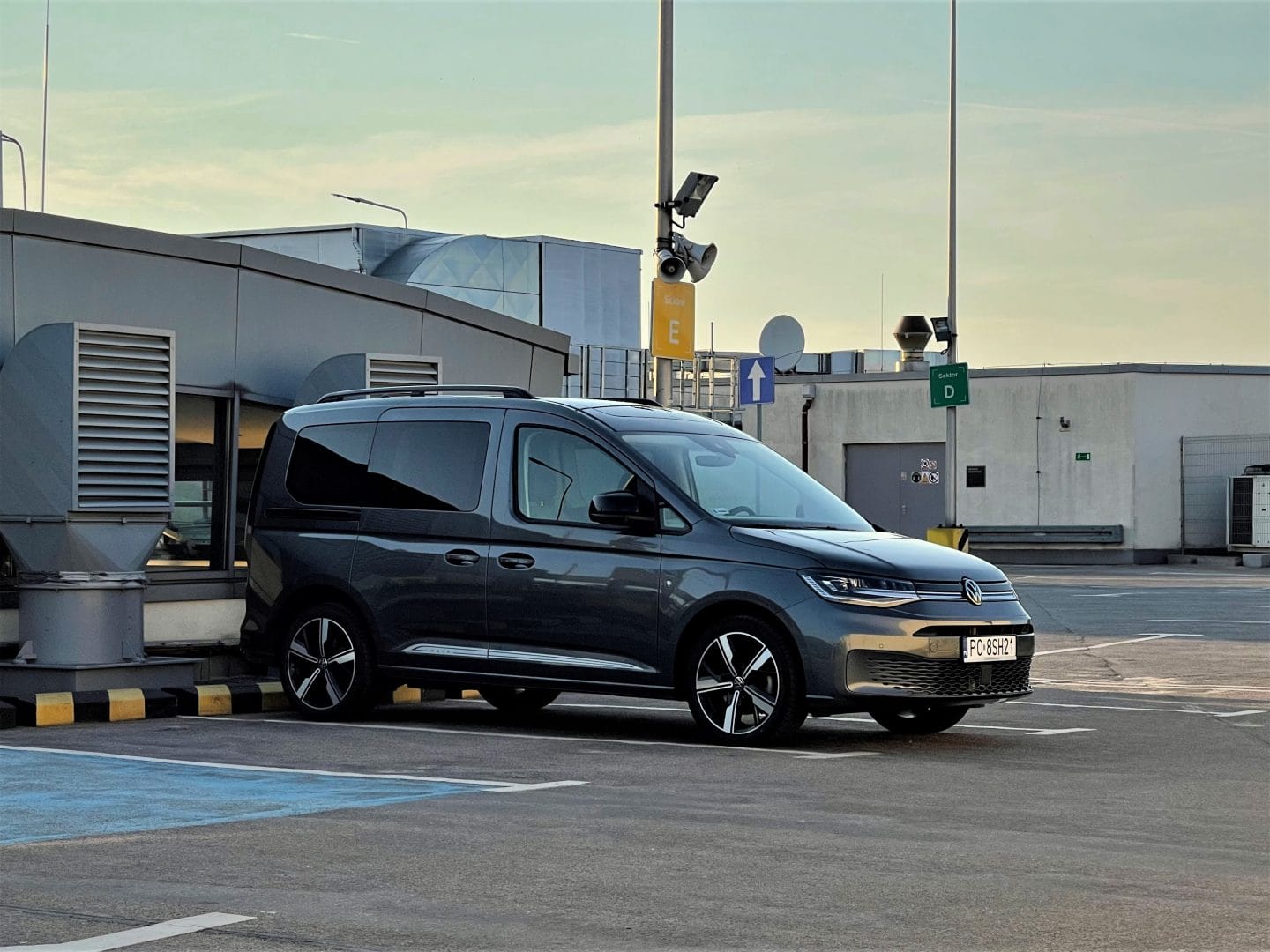 Czy Volkswagen Caddy w wersji 5-osobowej jest idealnym "kombivanem"?