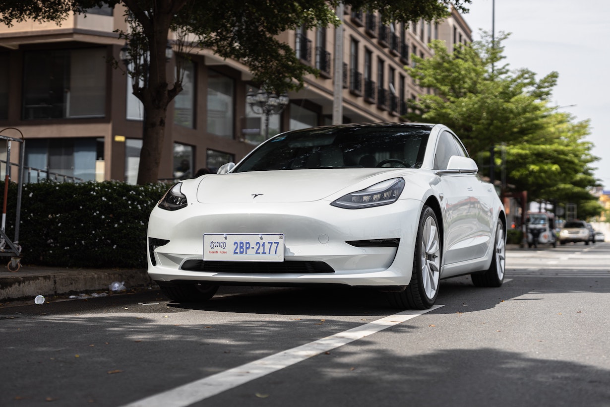 Tesla rozpoczyna akcję serwisową. 130 000 aut wezwanych do serwisu