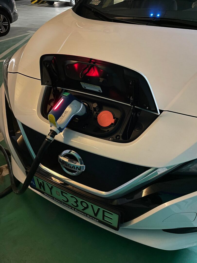 Co Nissan robi ze zużytymi bateriami aut elektrycznych? Na zdjęciu Nissan Leaf E+ z testu długodystansowego.