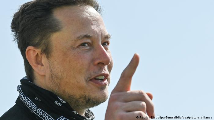 Elon Musk wykupuje Twittera! @Patrick Pleul//Deutsche Welle