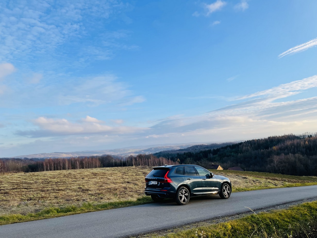 Volvo XC60 B4 benzyna - popularny SUV w dobrej cenie