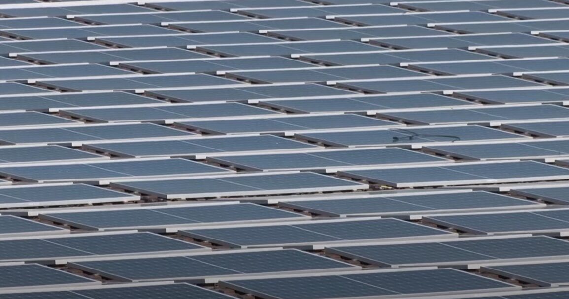 Ogromny, pływający panel słoneczny generuje 7,5 GWh rocznie