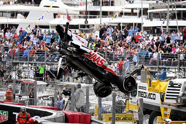 Haas nie nadąża z częściami do swoich bolidów Formuły 1