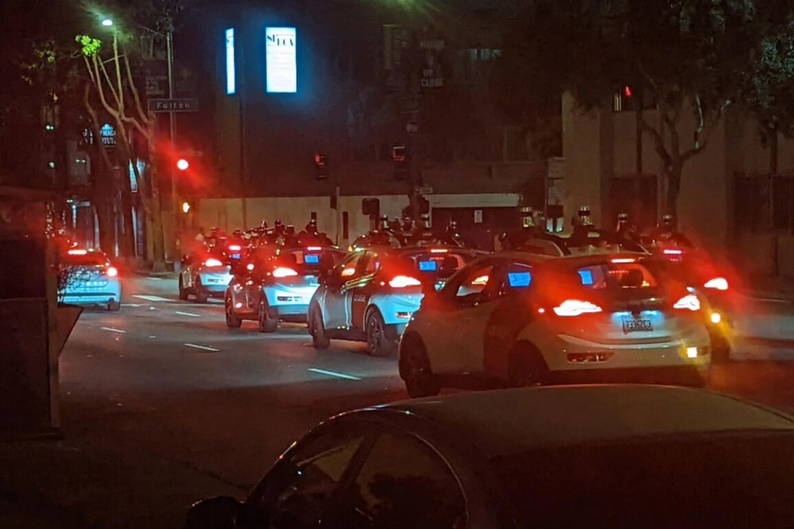 Autonomiczne taksówki zablokowały ruch! Bunt maszyn w San Francisco! Zaczęło się?!