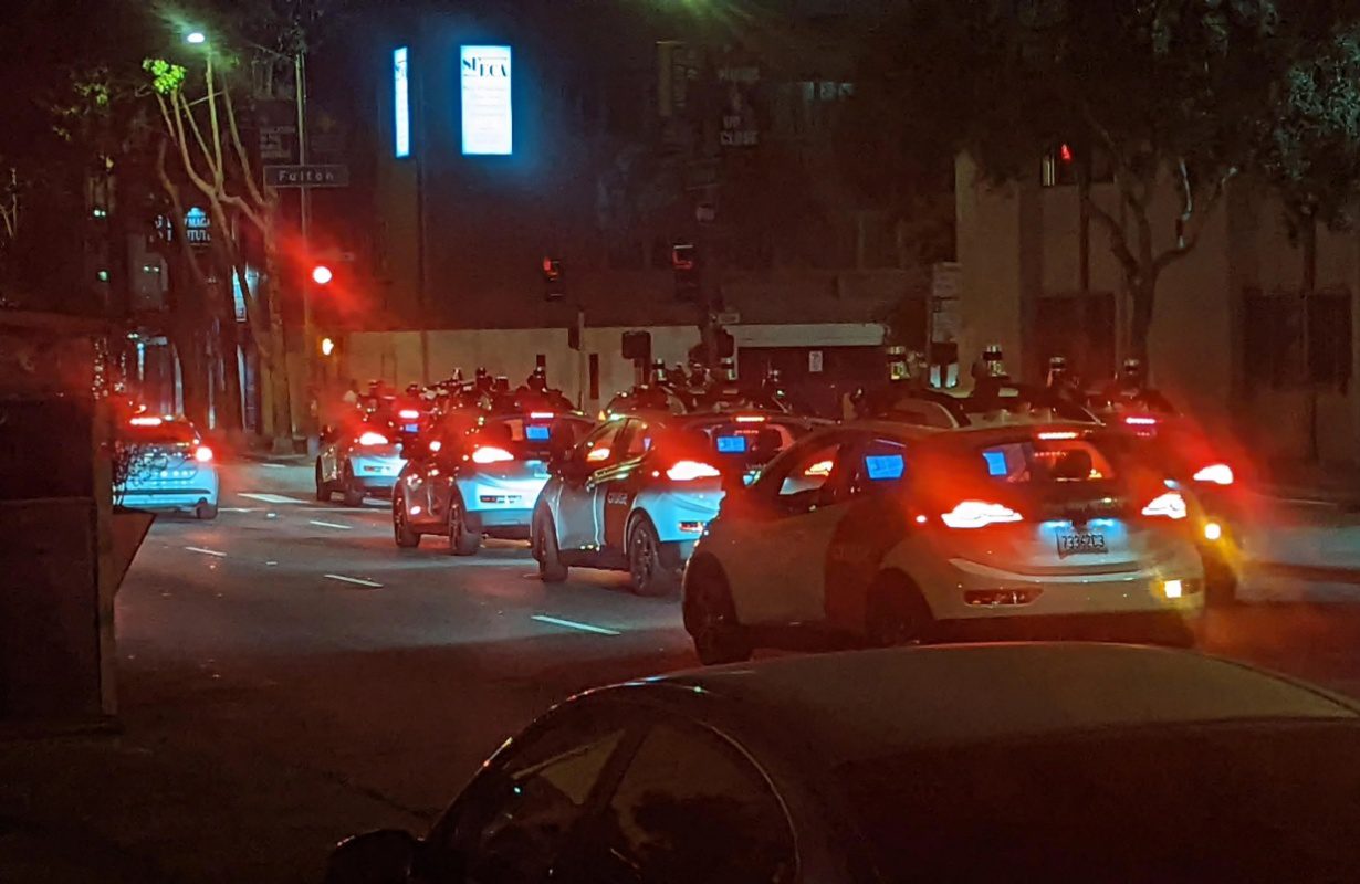 Autonomiczne taksówki zablokowały ruch! Bunt maszyn w San Francisco! Zaczęło się?!