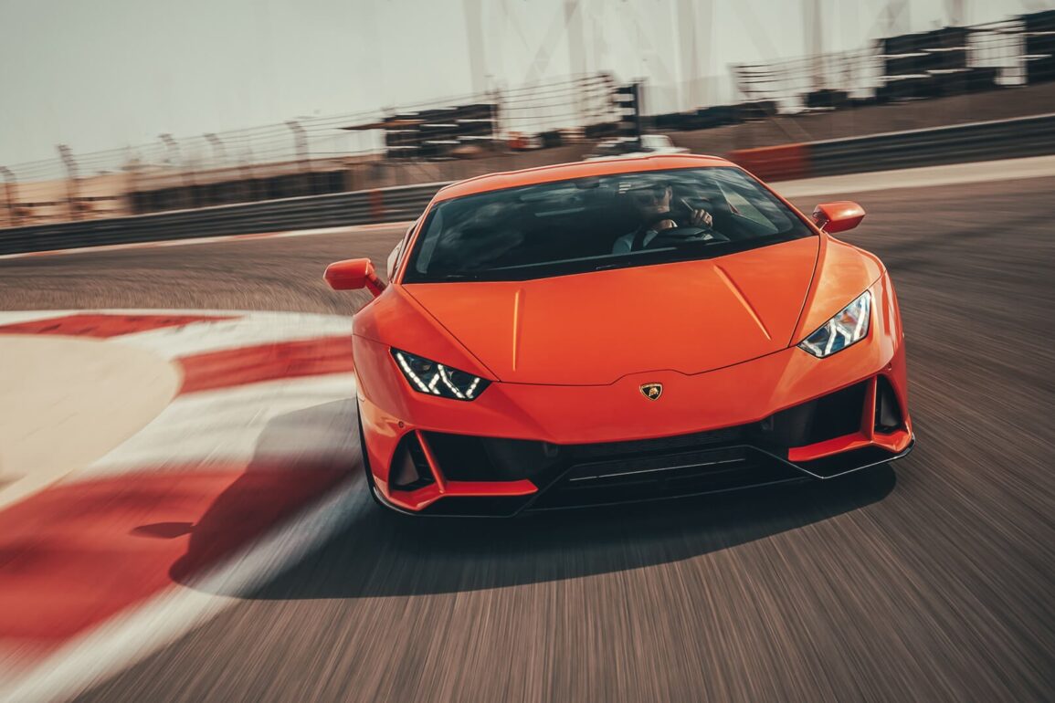 Lamborghini uratuje silniki spalinowe? Elektrykom mówią NIE!