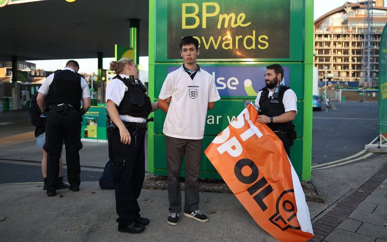 Aktywiści zniszczyli dystrybutory na 7 stacjach paliw w UK