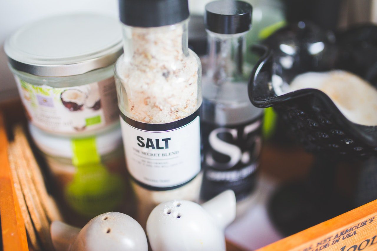 Dlaczego nie warto kupować soli w młynku? To nie ma sensu