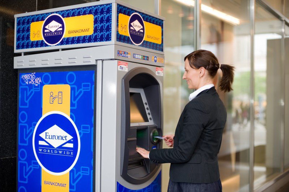 Euronet obniża limit wypłat z bankomatów do 800 zł!