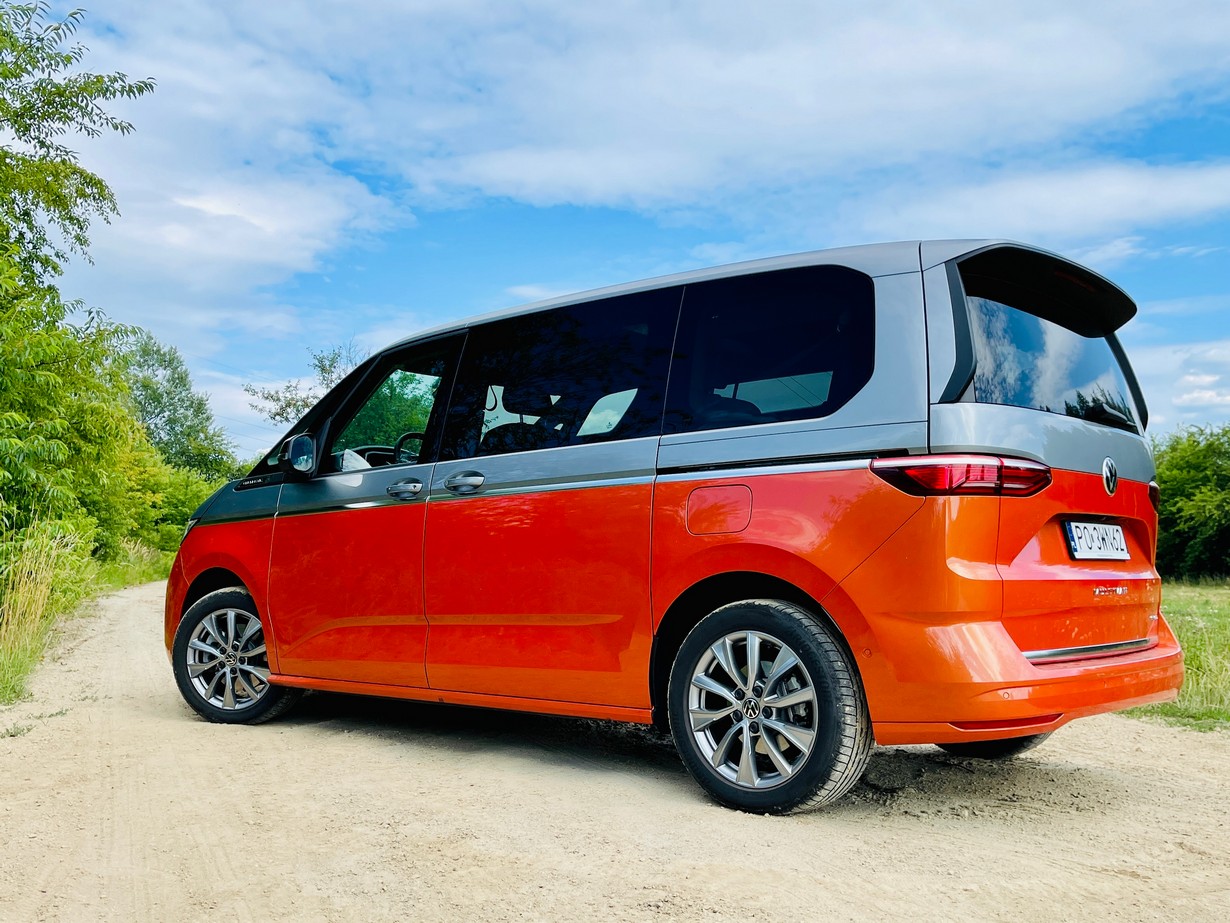 Volkswagen Multivan eHybrid 2022 - idealny dla 7 osobowej rodziny?