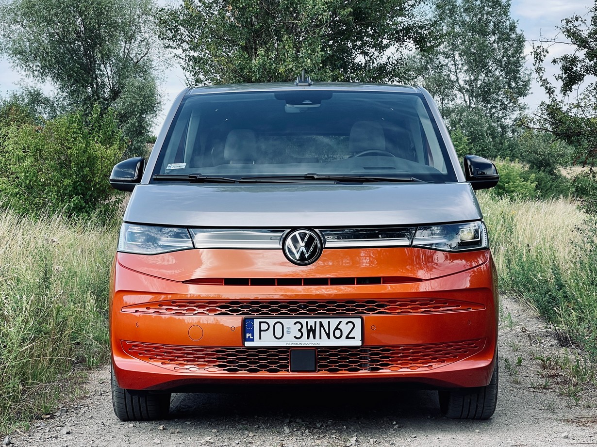 Volkswagen Multivan eHybrid 2022 - idealny dla 7 osobowej rodziny?