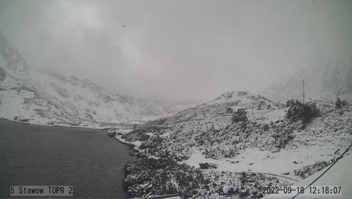 W Tatrach spadł śnieg. Zima między innymi na Kasprowym
