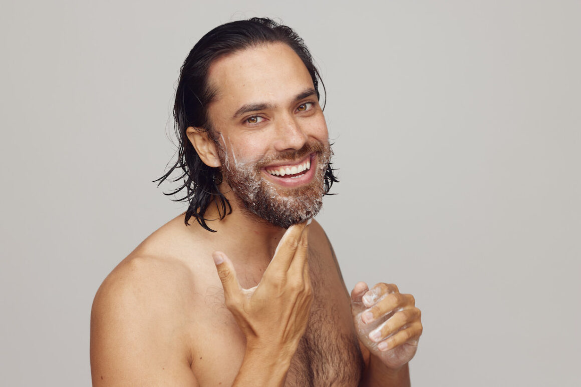 Włosy u mężczyzn – jak zadbać o ich strukturę i co wykorzystać do codziennej pielęgnacji?