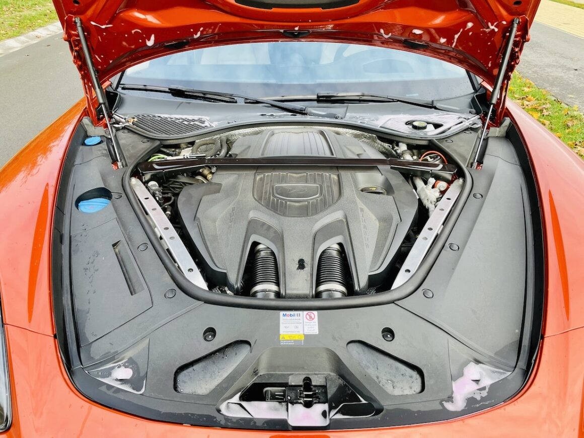 Porsche Panamera 4 E-Hybrid Platinum.