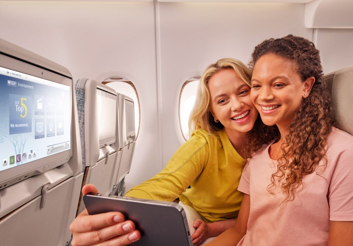W samolotach Emirates można korzystać z Wi-Fi. Ile kosztuje dostęp do Internetu?
