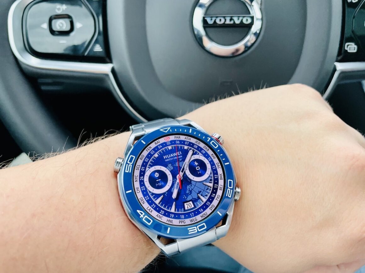 Czy warto kupić Smartwatch? Na zdjęciu Huawei Watch Ultimate.