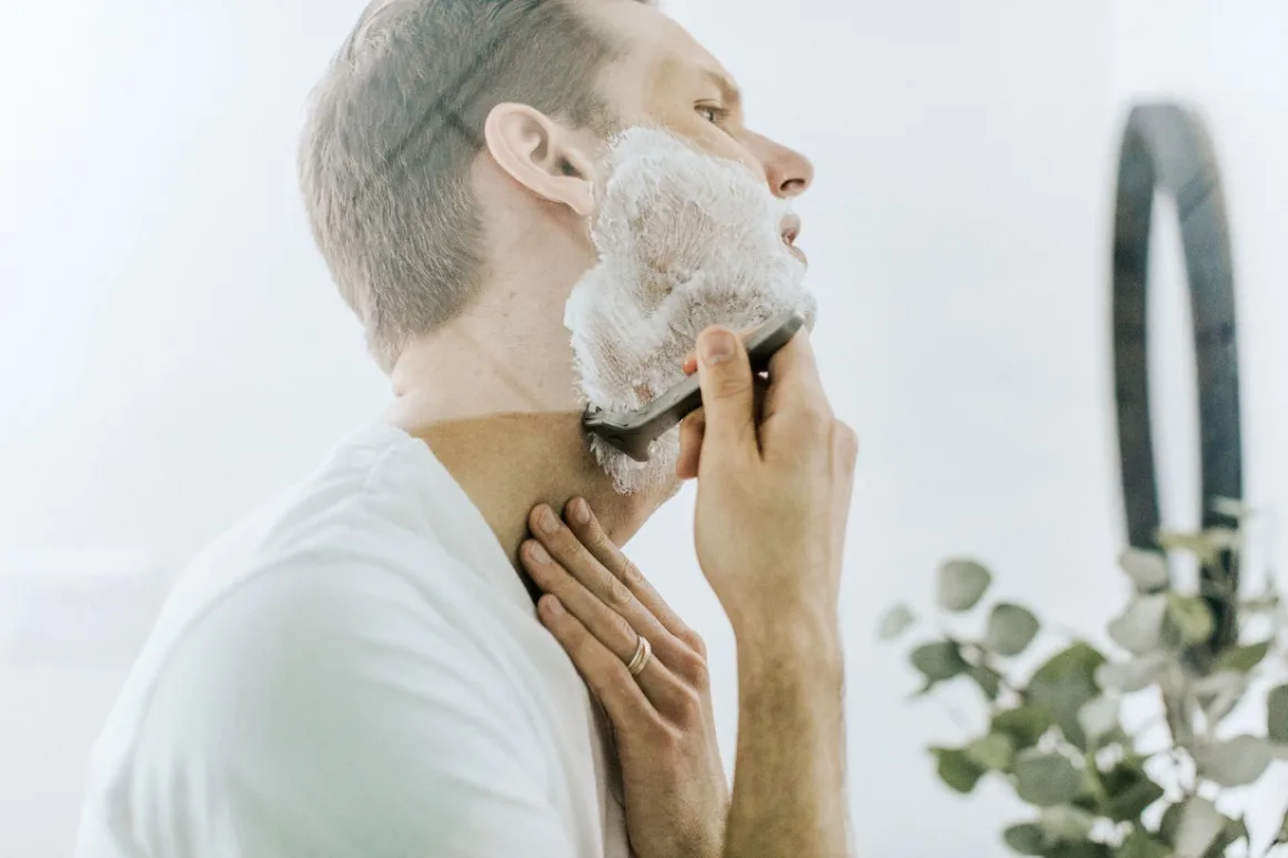Jak wybrać idealne kosmetyki po goleniu dla mężczyzn?