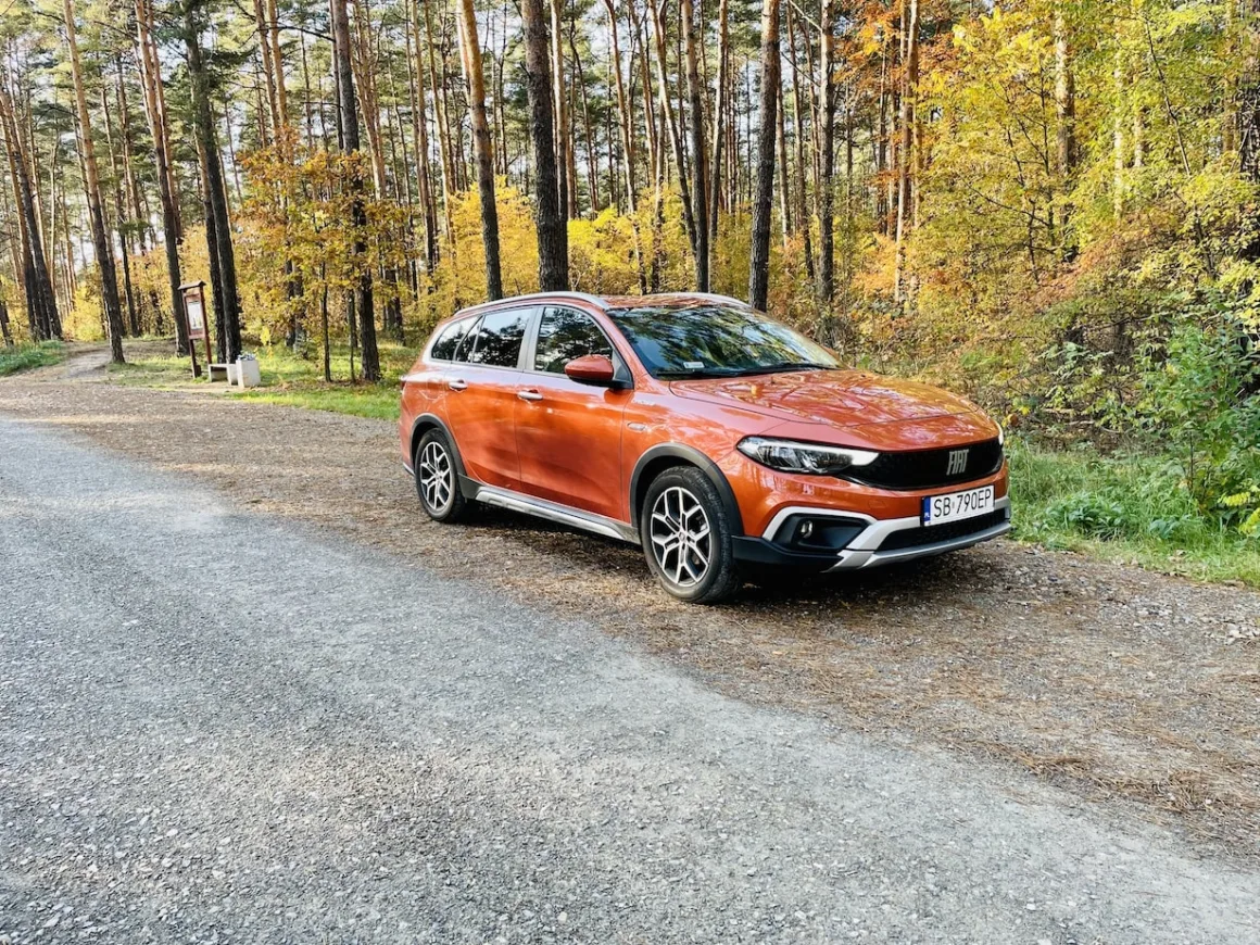 Tanie, używane kombi na kieszeń Polaka. Fiat Tipo Cross to strzał w dziesiątkę!