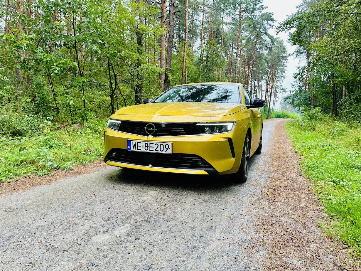 Opel Astra w dieslu. Silnik 1.5 generuje 130 KM. Połączony jest z 8-biegowym automatem.