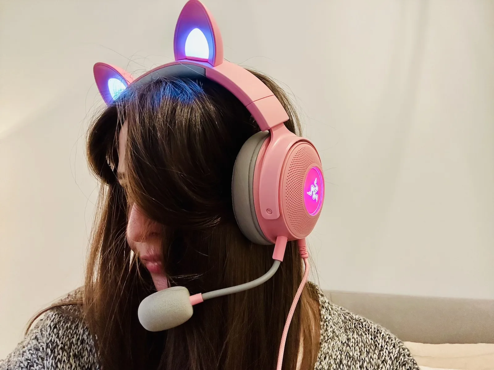 Razer Kraken Kitty V2 Pro. Różowe słuchawki gamingowe z uszami.