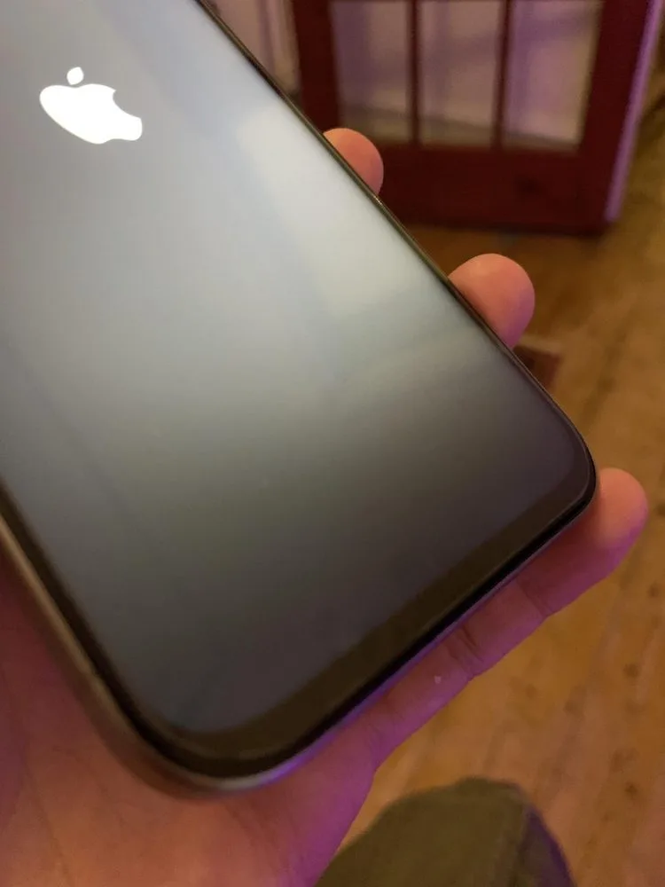 Zamówił iPhone 15 Pro Max u Apple. Dostał podróbkę