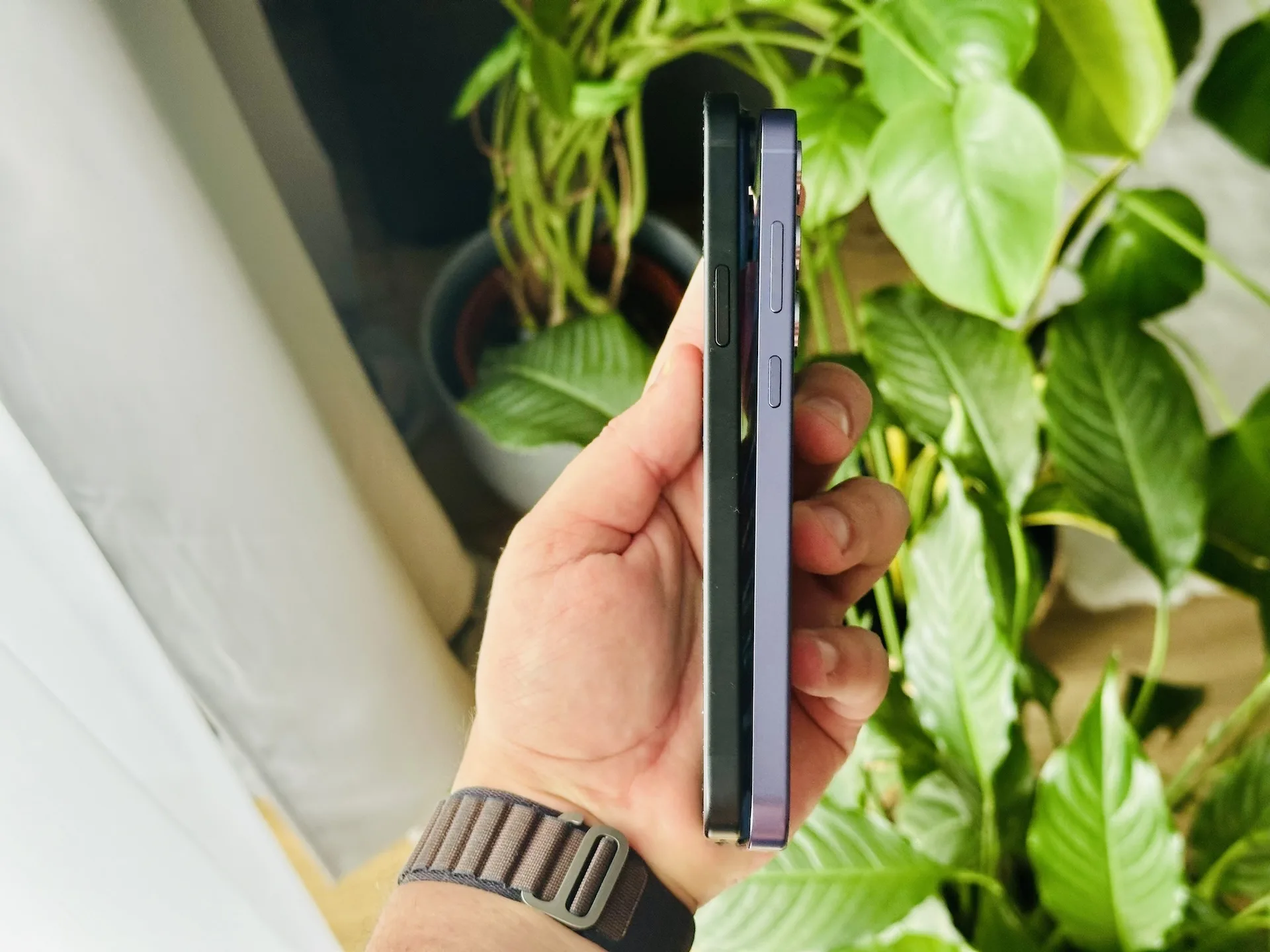 Który smartfon jest lepszy? Galaxy S24+ czy iPhone 15 Plus? Ciężko wybrać faworyta tego porównania.