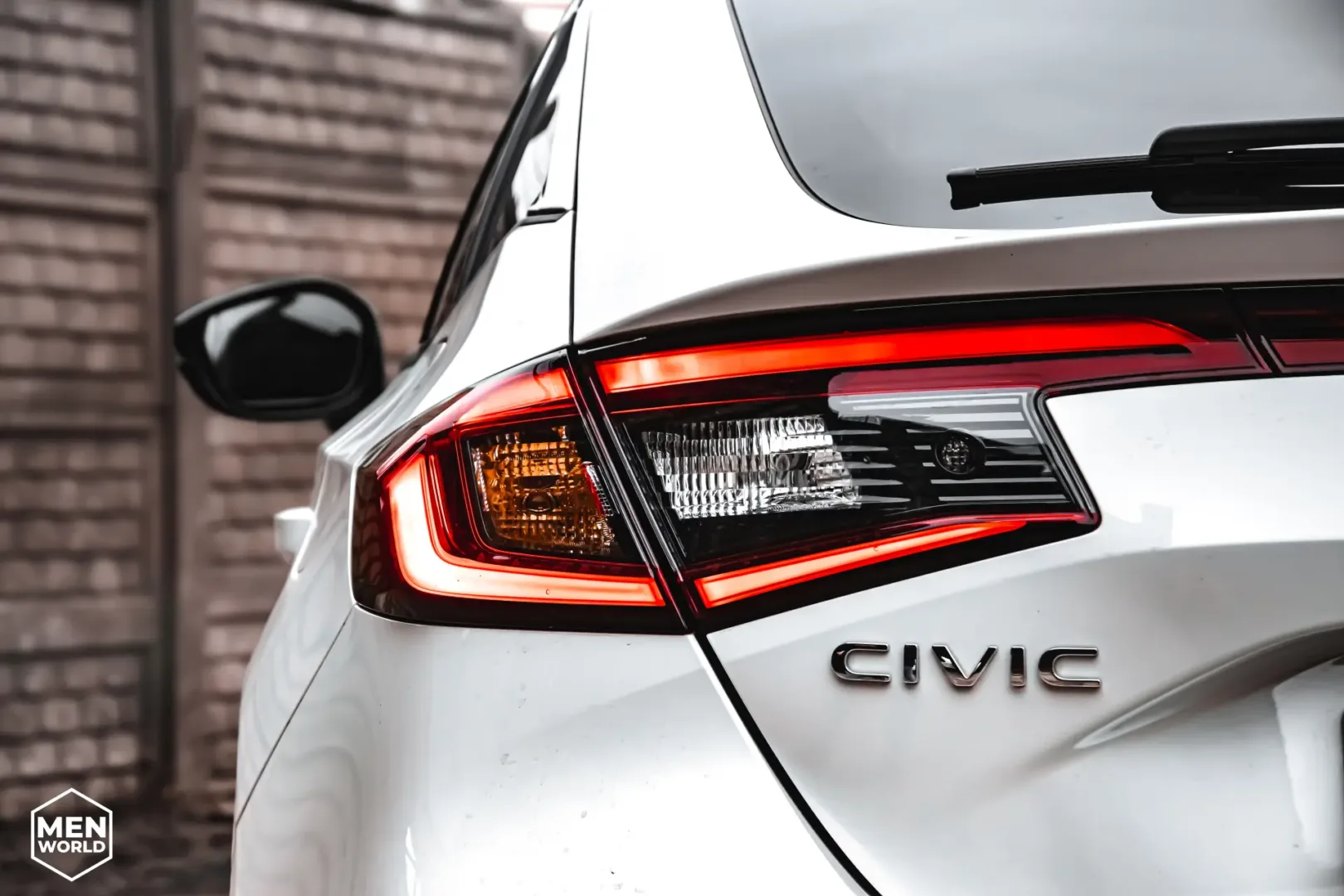 Honda Civic e:HEV. To auto pali w mieście 4 litry benzyny!