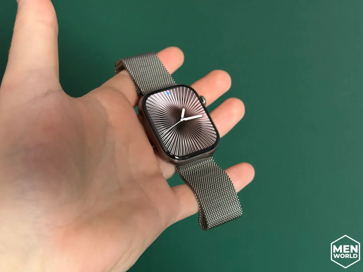 Apple Fitness+ wchodzi do Polski. Już za kilka dni będzie można korzystać! Apple Watch Series 10 z tytanu w kolorze nautralnym z mediolańską bransoletę, to opcja bardzo stylowa i elegancka.