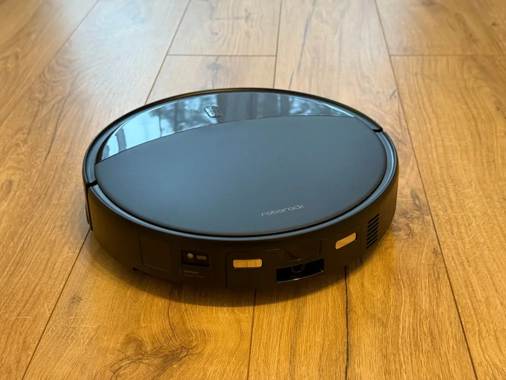 Roborock Saros 10R. Wysokiej klasy robot sprzątający z funkcją mopowania.