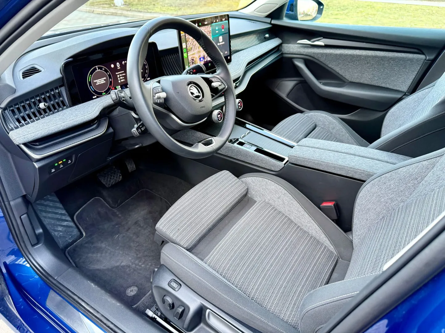 Superb Combi PHEV 1.5 TSI to marzenie rodzin nowoczesnych? 2025 Skoda Superb Combi PHEV (1.5 TSI plug-in hybrid).