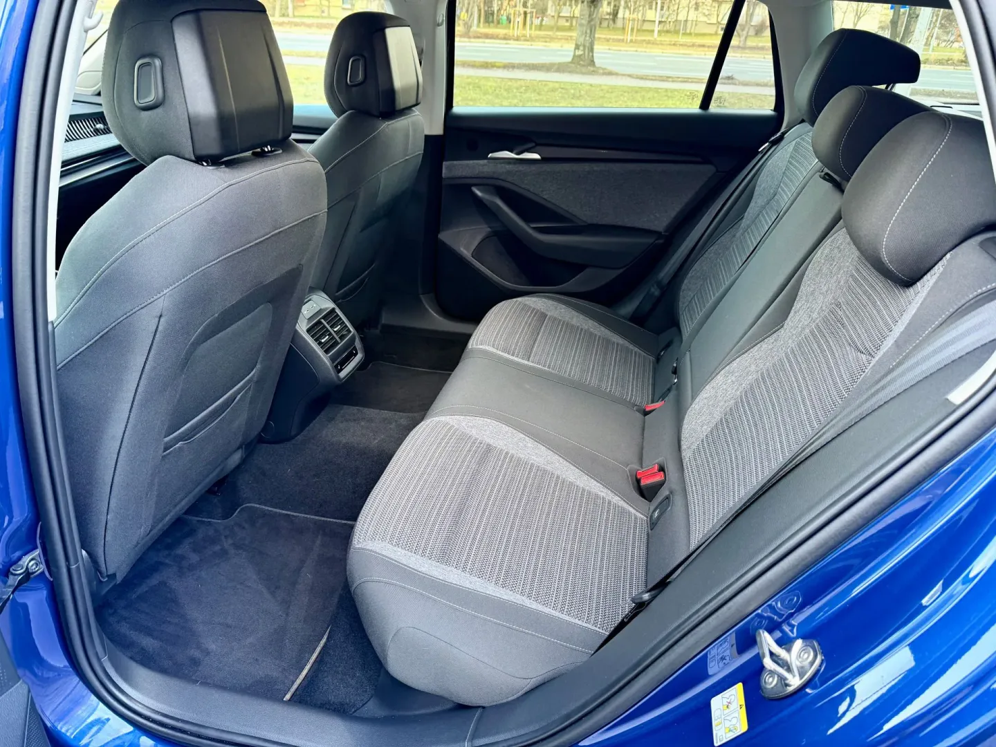 Superb Combi PHEV 1.5 TSI to marzenie rodzin nowoczesnych? 2025 Skoda Superb Combi PHEV (1.5 TSI plug-in hybrid).