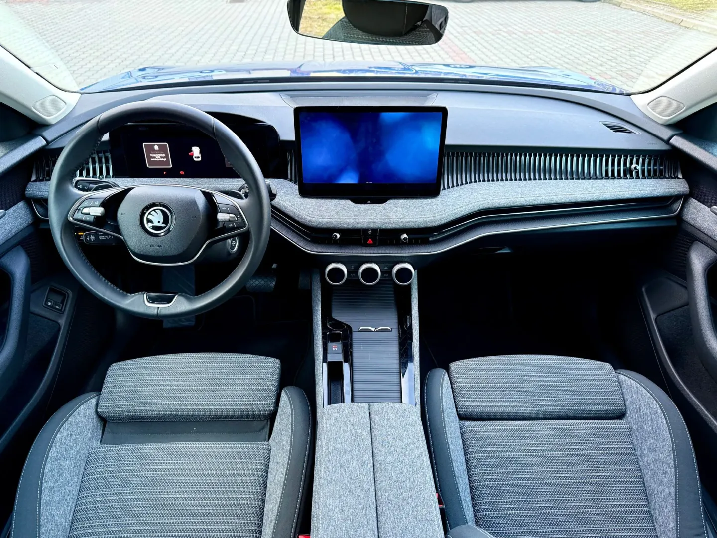 Superb Combi PHEV 1.5 TSI to marzenie rodzin nowoczesnych? 2025 Skoda Superb Combi PHEV (1.5 TSI plug-in hybrid).