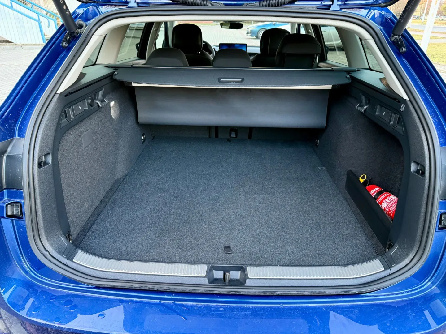 Superb Combi PHEV 1.5 TSI to marzenie rodzin nowoczesnych? 2025 Skoda Superb Combi PHEV (1.5 TSI plug-in hybrid).