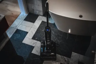 Dreame H15 Pro - odkurzacz pionowy mopujący wet&dry. Fot.: Ernest Dragan.