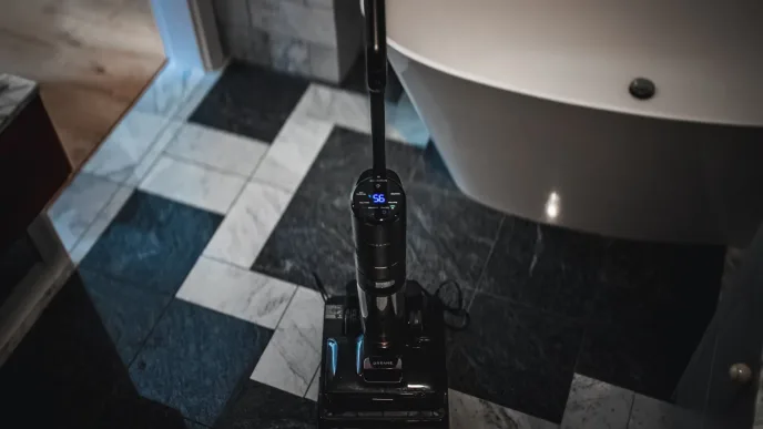 Dreame H15 Pro - odkurzacz pionowy mopujący wet&dry. Fot.: Ernest Dragan.