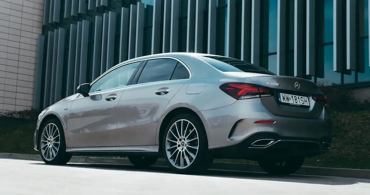 Mercedes w sedanie za 999 zł. Mowa o modelu A200 w najmie Lease&Drive. Na zdjęciu Mercedes-Benz A250e. Fot.: MenWorld.pl.