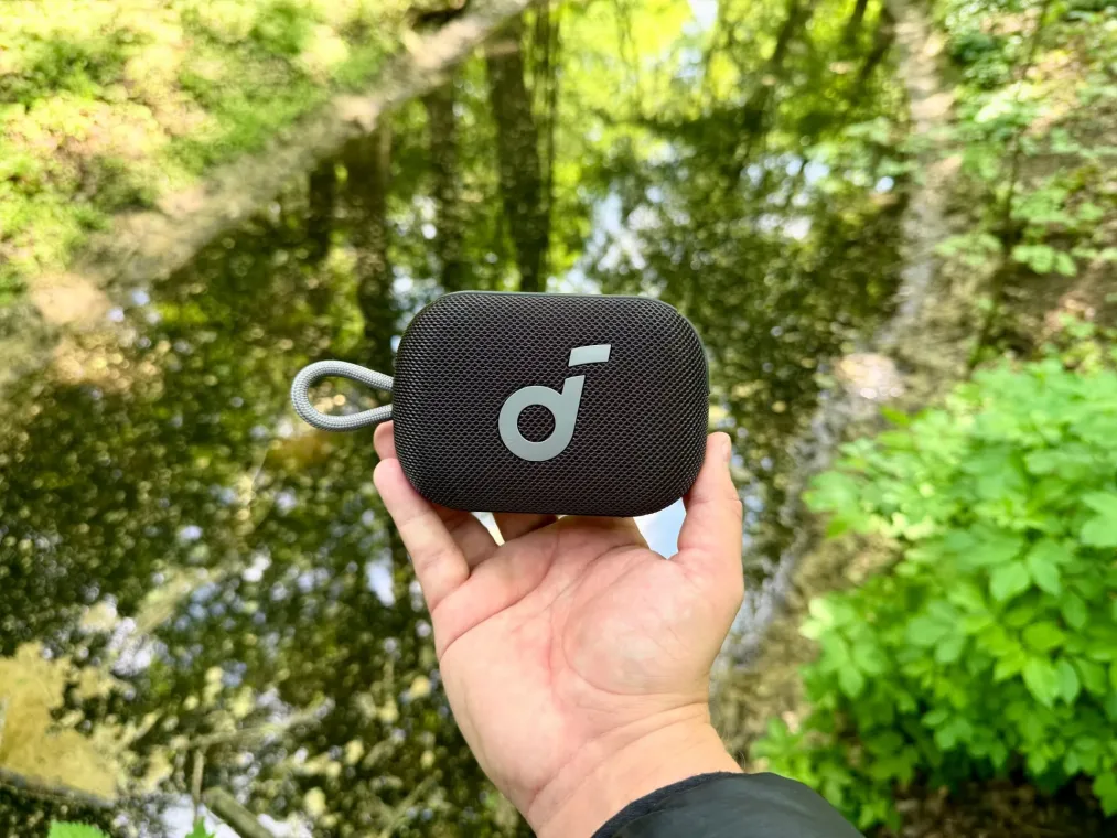 Mały bezprzewodowy głośnik bluetooth SOUNDCORE Select 4 Go.