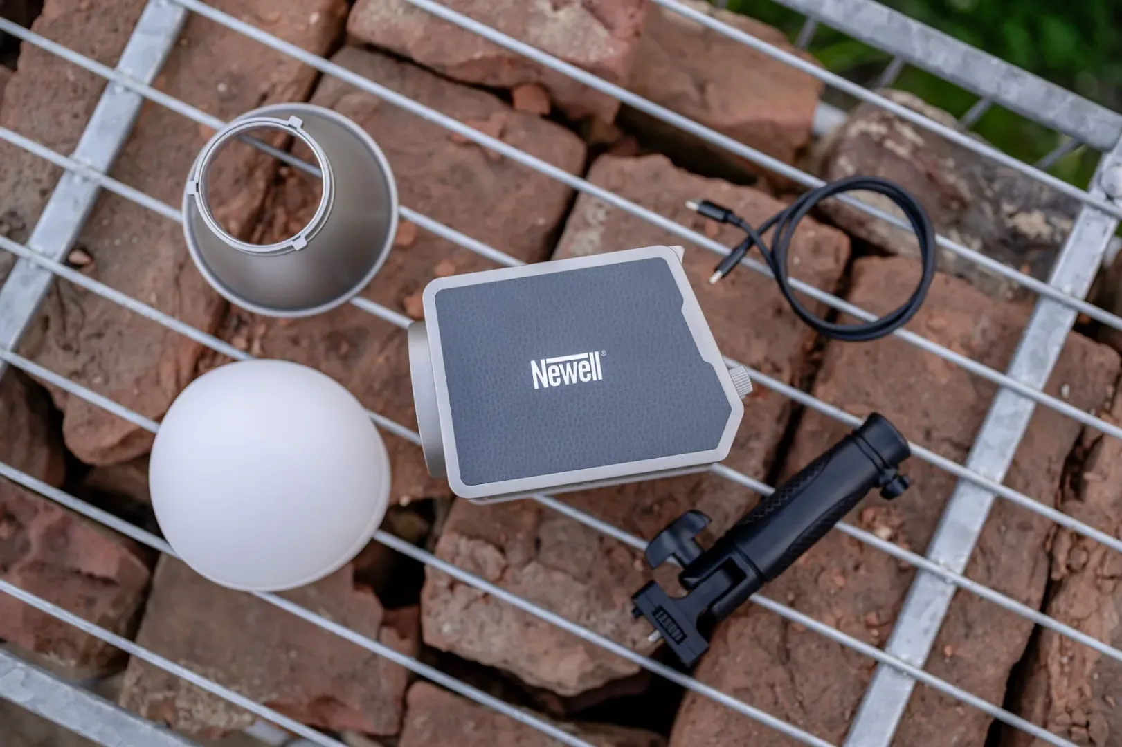 Nowe lampy Newell Zora 90 — małe, mocne i gotowe na wszystko! Nowe lampy Newell Zora 90.