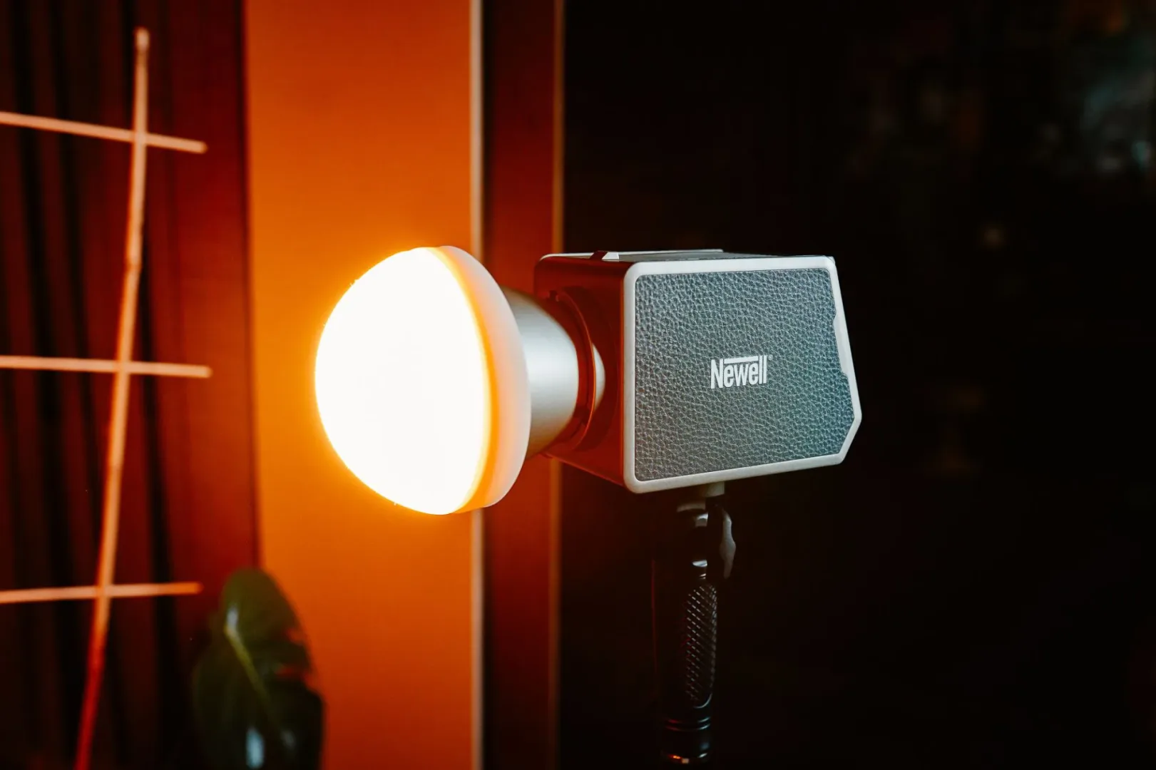 Nowe lampy Newell Zora 90 — małe, mocne i gotowe na wszystko! Nowe lampy Newell Zora 90.