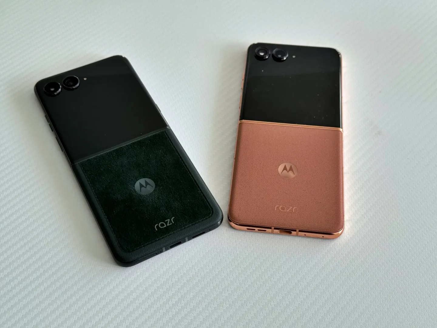 Styl i Alcantara. Ma je motorola razr 60 ultra. Jest świetna Smartfon z klapką motorola razr 60 ultra. Fot.: MenWorld.pl.