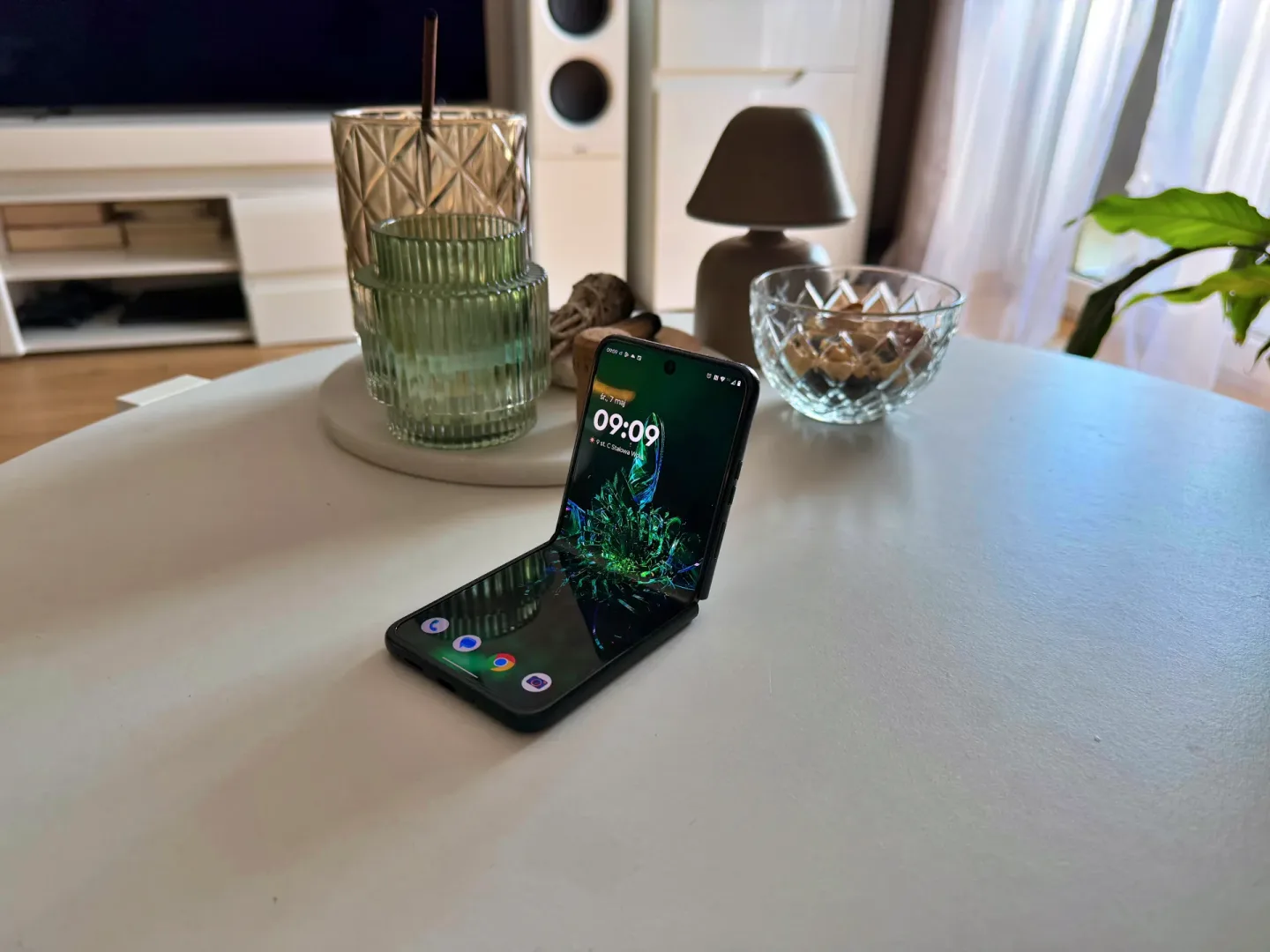 Styl i Alcantara. Ma je motorola razr 60 ultra. Jest świetna Smartfon z klapką motorola razr 60 ultra. Fot.: MenWorld.pl.