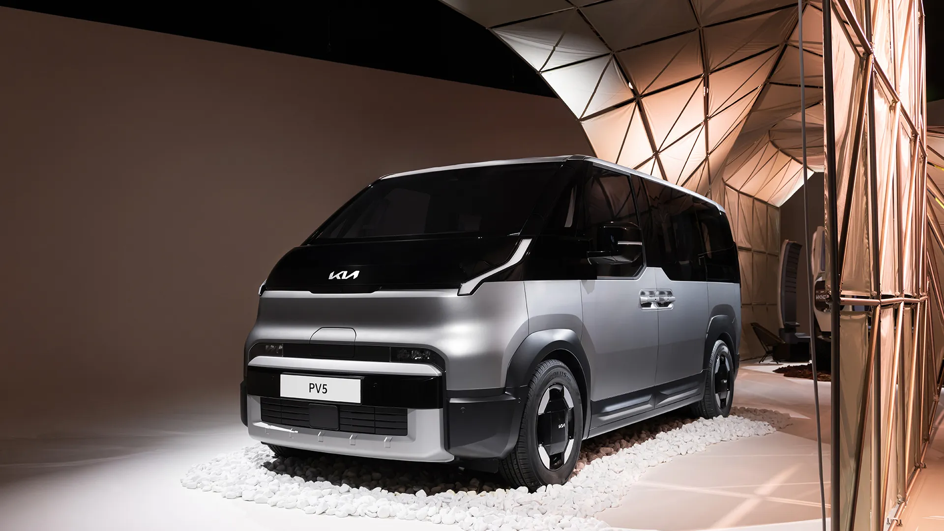 Nowy elektryczny VAN KIA PV5 w wersji osobowej i dostawczej.