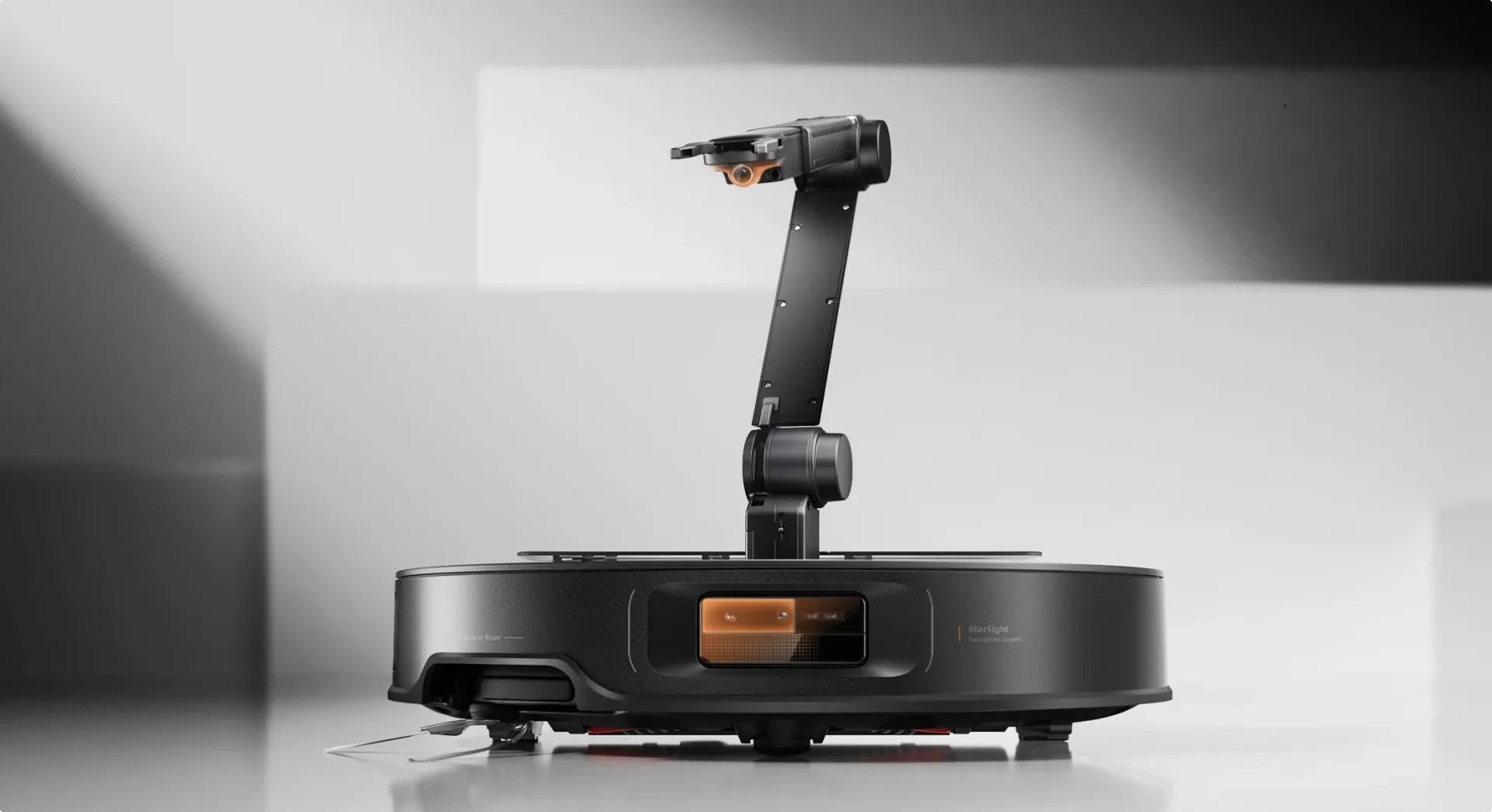 Saros Z70 to robot, który ma ramię. Prawie. Widzieliśmy go! Roborock Saros Z70.