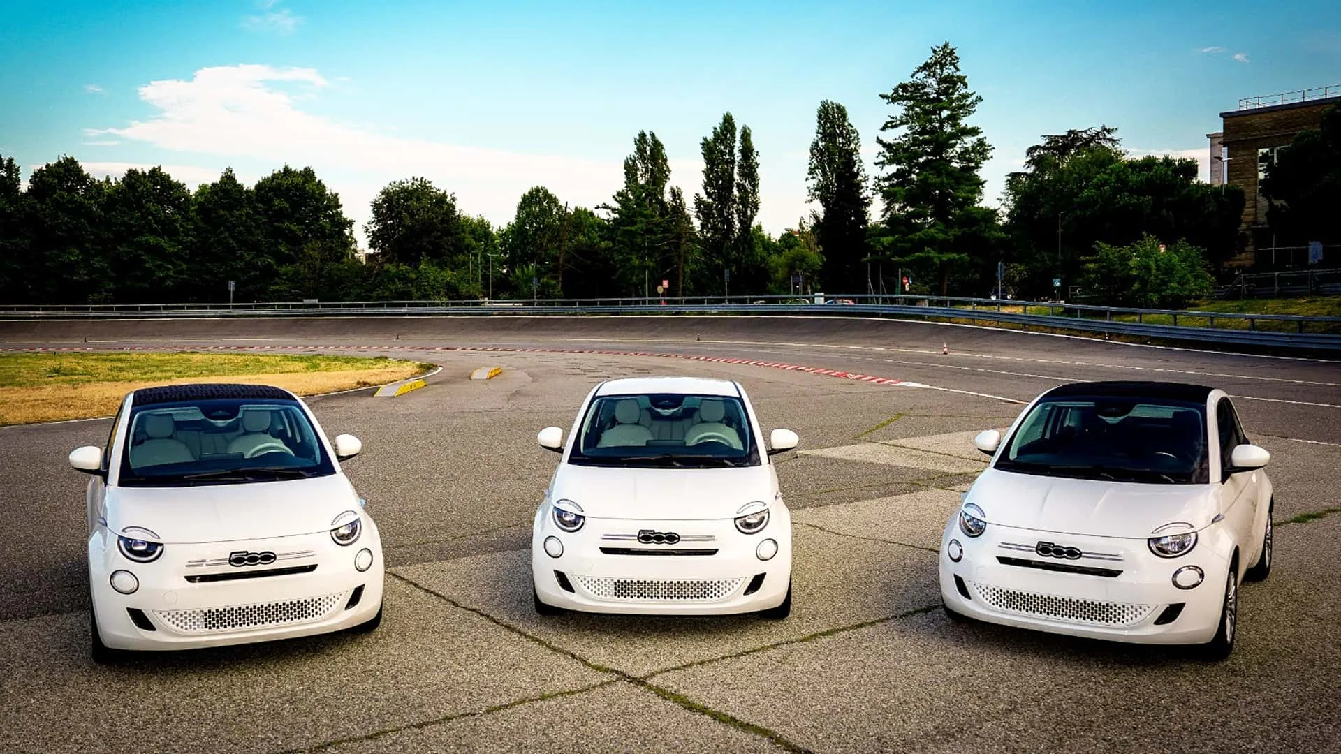 W końcu jest! Oto Fiat 500 Ibrida! To na niego każdy czekał! 2026 Fiat 500 Ibrida.