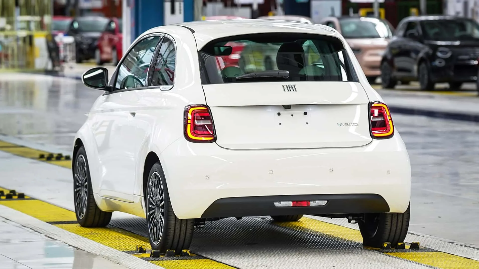 W końcu jest! Oto Fiat 500 Ibrida! To na niego każdy czekał! 2026 Fiat 500 Ibrida.